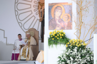 10-Visita pastoral a Matera para la clausura del 27 Congreso Eucarístico Nacional: Concelebración eucarística