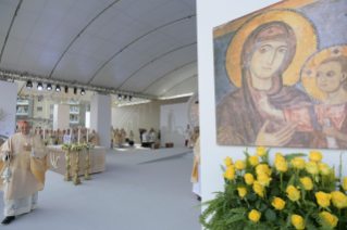 19-Visita pastoral a Matera para la clausura del 27 Congreso Eucarístico Nacional: Concelebración eucarística