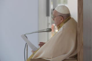 15-Visita pastoral a Matera para la clausura del 27 Congreso Eucarístico Nacional: Concelebración eucarística
