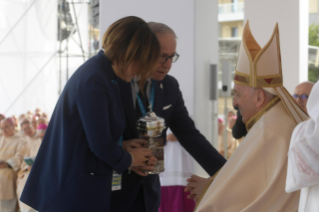 17-Visita pastoral a Matera para la clausura del 27 Congreso Eucarístico Nacional: Concelebración eucarística