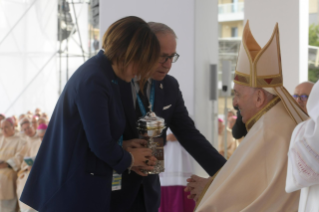 17-Visite pastorale à Matera pour la clôture du 27e Congrès eucharistique national : Concélébration Eucharistique