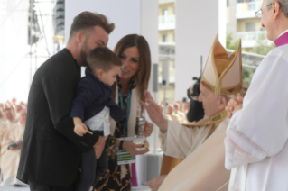 18-Visita pastoral a Matera para la clausura del 27 Congreso Eucarístico Nacional: Concelebración eucarística