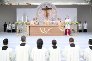 16-Visita pastoral a Matera para la clausura del 27 Congreso Eucarístico Nacional: Concelebración eucarística