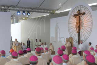 23-Visita pastoral a Matera para la clausura del 27 Congreso Eucarístico Nacional: Concelebración eucarística