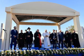 1-Viaggio Apostolico a Marsiglia: Momento di raccoglimento con i Leader Religiosi nei pressi del Memoriale dedicato ai marinai e ai migranti dispersi in mare 