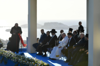 2-Viaggio Apostolico a Marsiglia: Momento di raccoglimento con i Leader Religiosi nei pressi del Memoriale dedicato ai marinai e ai migranti dispersi in mare 