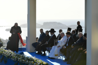 2-Voyage apostolique à Marseille : Moment de recueillement avec les chefs religieux près du Mémorial dédié aux marins et migrants perdus en mer 