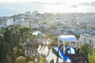 8-Viagem Apostólica a Marselha: Momento de recolhimento com os Líderes Religiosos junto ao Memorial dedicado aos marinheiros e aos migrantes desaparecidos no mar