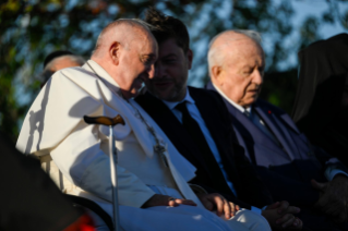 7-Viaje apostólico a Marsella: Momento de recogimiento con los líderes religiosos cerca del memorial dedicado a los marineros y migrantes perdidos en el mar