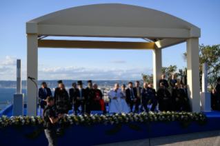12-Viaje apostólico a Marsella: Momento de recogimiento con los líderes religiosos cerca del memorial dedicado a los marineros y migrantes perdidos en el mar