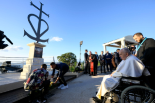 13-Viagem Apostólica a Marselha: Momento de recolhimento com os Líderes Religiosos junto ao Memorial dedicado aos marinheiros e aos migrantes desaparecidos no mar