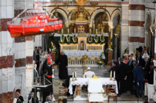 2-Voyage apostolique à Marseille : Prière mariale avec le Clergé diocésain 