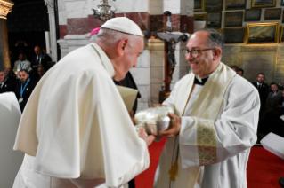 6-Viaje apostólico a Marsella: Oración mariana con el clero diocesano
