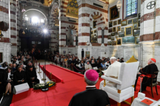 9-Voyage apostolique à Marseille : Prière mariale avec le Clergé diocésain 