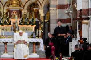10-Viaje apostólico a Marsella: Oración mariana con el clero diocesano