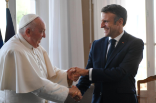 7-Viaggio Apostolico a Marsiglia: Incontro con il Presidente della Repubblica  