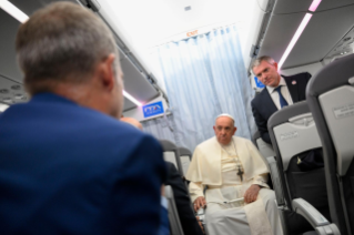 8-Apostolische Reise nach Marseille: Pressekonferenz mit Papst Franziskus auf dem Rückflug nach Rom 