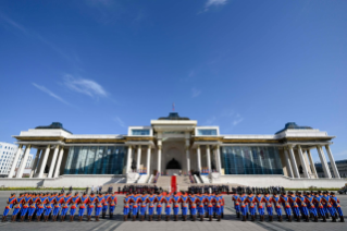 2-Viagem Apostólica à Mongólia: Cerimônia de boas-vindas - Visita de cortesia ao Presidente da Mongólia no Palácio de Estado