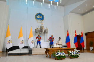 1-Viaggio Apostolico in Mongolia: Cerimonia di benvenuto - Visita di cortesia al Presidente della Mongolia nel Palazzo di Stato