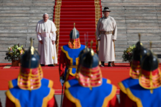 9-Viaje apostólico a Mongolia: Ceremonia de bienvenida - Visita de cortesía al presidente de Mongolia en el Palacio de Gobierno