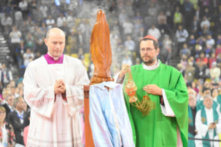 4-Apostolic Journey to Mongolia: Holy Mass  