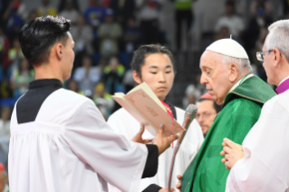 2-Apostolic Journey to Mongolia: Holy Mass  