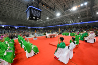 9-Apostolic Journey to Mongolia: Holy Mass  