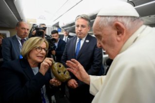 0-Apostolic Journey to Mongolia: Greeting to journalists on the flight to Ulaanbaatar