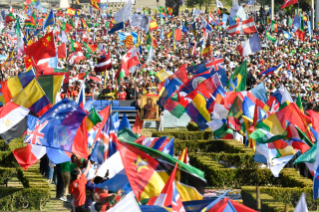 12-Viaje apostólico a Portugal: Ceremonia de acogida