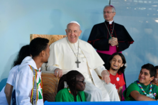 25-Viaje apostólico a Portugal: Ceremonia de acogida