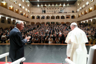 8-Viagem Apostólica a Portugal: Encontro com as Autoridades, a Sociedade Civil e o Corpo Diplomático 