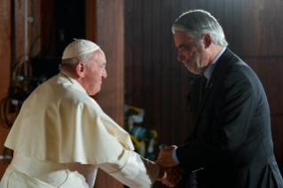 2-Viagem Apostólica a Portugal: Encontro com os representantes de alguns centros de assistência e de caridade 