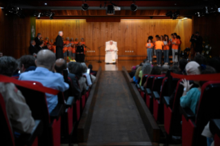 1-Voyage apostolique au Portugal : Rencontre avec les représentants de quelques centres d'assistance et de charité 
