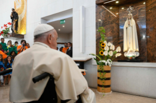 7-Viagem Apostólica a Portugal: Encontro com os representantes de alguns centros de assistência e de caridade 