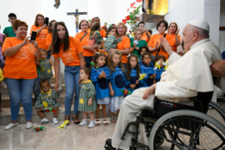 6-Voyage apostolique au Portugal : Rencontre avec les représentants de quelques centres d'assistance et de charité 