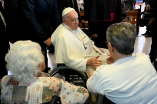 10-Apostolic Journey to Portugal: Meeting with Representatives of Some Aid and Charity Centres  