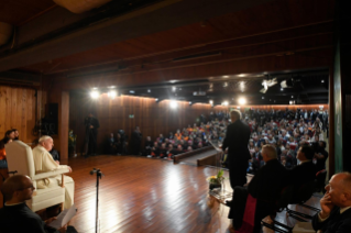 13-Viagem Apostólica a Portugal: Encontro com os representantes de alguns centros de assistência e de caridade 