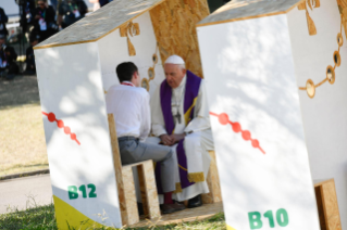 7-Apostolic Journey to Portugal: The Holy Father Celebrates the Sacrament of Reconciliation with Some Young People  