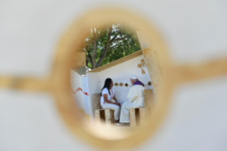 1-Apostolic Journey to Portugal: The Holy Father Celebrates the Sacrament of Reconciliation with Some Young People  