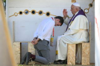 3-Apostolic Journey to Portugal: The Holy Father Celebrates the Sacrament of Reconciliation with Some Young People  
