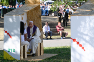 2-Apostolic Journey to Portugal: The Holy Father Celebrates the Sacrament of Reconciliation with Some Young People  