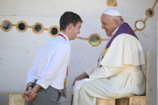 10-Apostolic Journey to Portugal: The Holy Father Celebrates the Sacrament of Reconciliation with Some Young People  