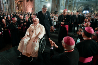 0-Viaje apostólico a Portugal: Vísperas con los obispos, sacerdotes, diáconos, consagrados, consagradas, seminaristas y agentes pastorales