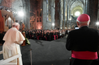 1-Viaggio Apostolico in Portogallo: Vespri con i Vescovi, i Sacerdoti, i Diaconi, i Consacrati, le Consacrate, i Seminaristi e gli Operatori Pastorali  