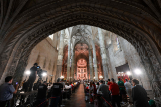 16-Voyage apostolique au Portugal : Vêpres avec les évêques, les prêtres, les diacres, les personnes consacrées, les séminaristes et les agents pastoraux
