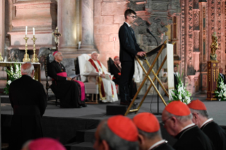 15-Viagem Apostólica a Portugal: Vésperas com os Bispos, os Sacerdotes, os Diáconos, os Consagrados, as Consagradas, os Seminaristas e os Agentes da Pastoral 