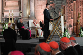 15-Apostolic Journey to Portugal: Vespers with Bishops, Priests, Deacons, Consecrated Persons, Seminarians and Pastoral Workers