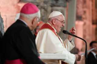 19-Apostolic Journey to Portugal: Vespers with Bishops, Priests, Deacons, Consecrated Persons, Seminarians and Pastoral Workers