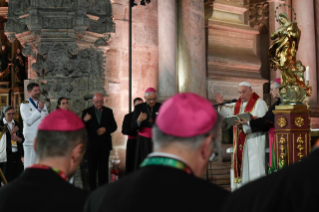 21-Viaje apostólico a Portugal: Vísperas con los obispos, sacerdotes, diáconos, consagrados, consagradas, seminaristas y agentes pastorales