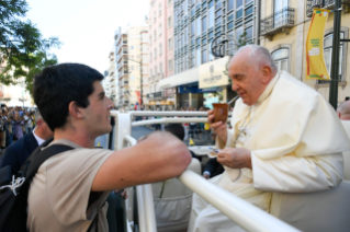 0-Apostolic Journey to Portugal: Stations of the Cross with Young People 